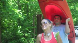Sarah and Michael carrying the kayaks 
